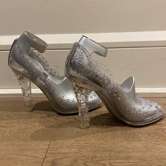 DOLCE & GABBANA Cinderella Crystal-embellished Pvc Pumps In Silver - Picture 5 of 8